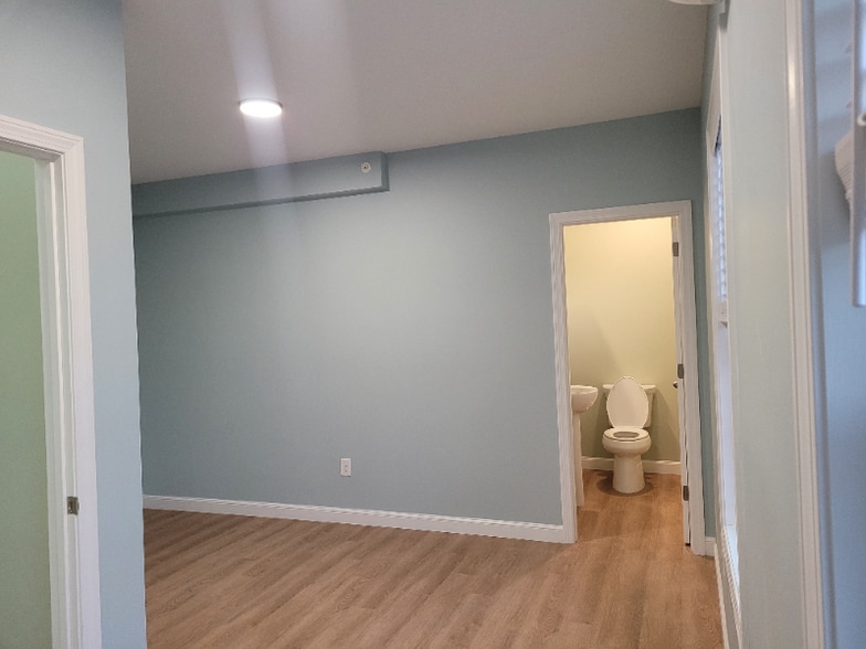 Building Photo - 13 Myrtle St