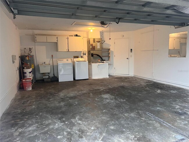 Building Photo - 9224 Sunflower Dr