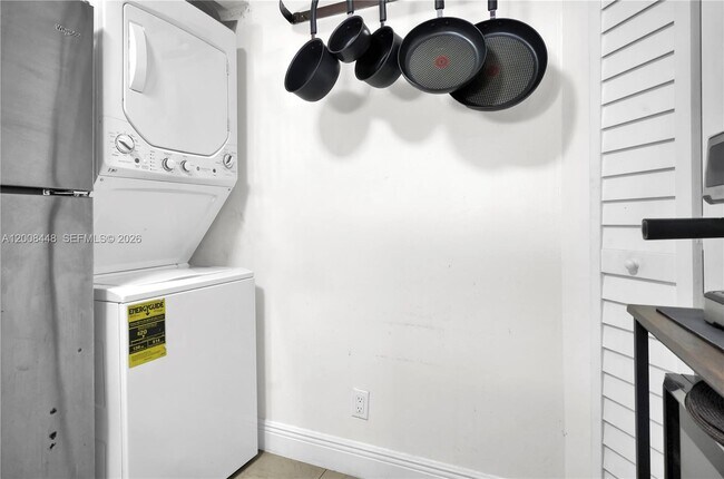 Building Photo - 9503 SW 140th Ct