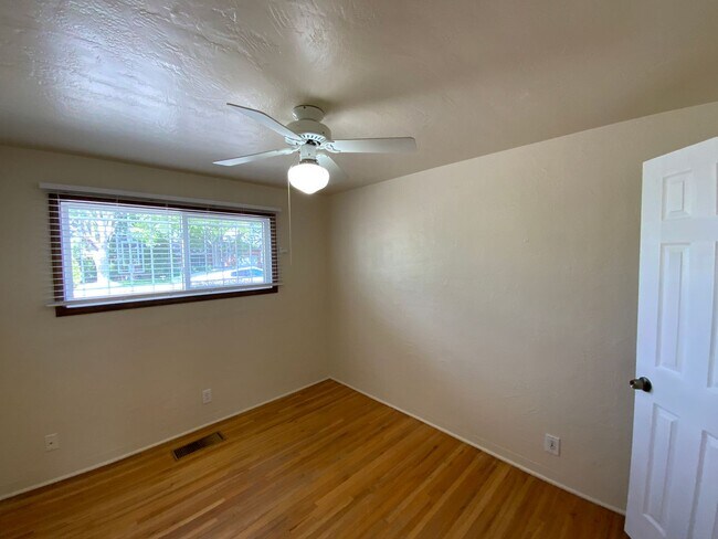 Building Photo - 3 Bedroom Single Story Home Available Near...