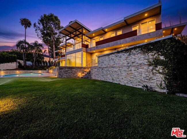 Building Photo - 770 Paseo Miramar