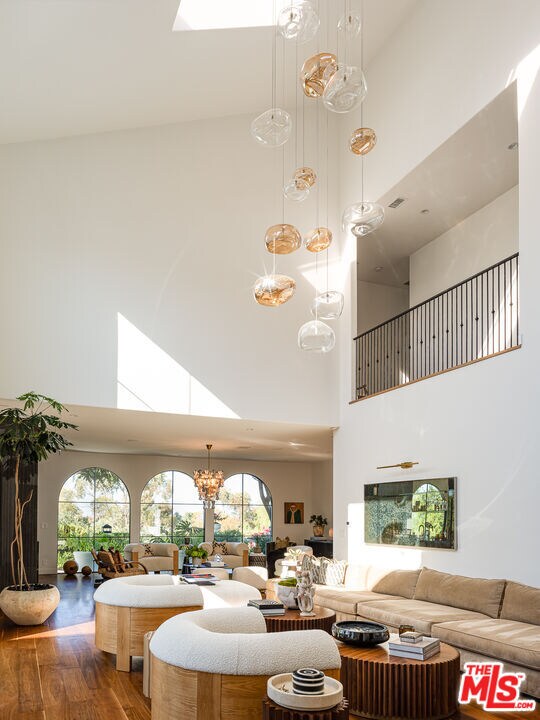 Building Photo - 5192 Parkway Calabasas