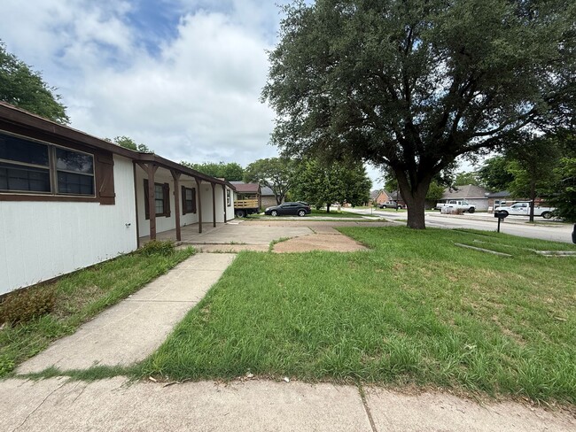 Building Photo - 222 San Angelo Ave