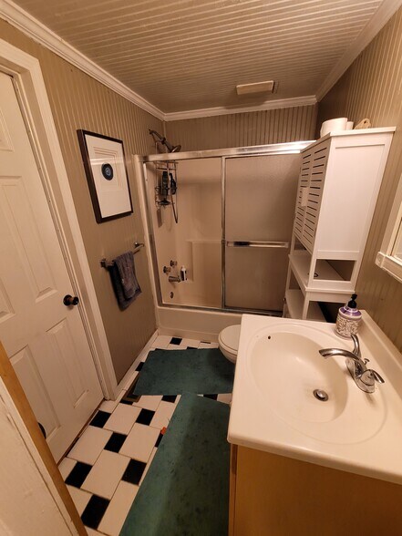 Building Photo - 718 Argonne Ave NE