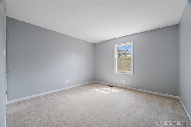 Building Photo - 2802 Wedgewood Dr