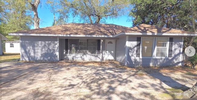 Building Photo - 412 Azalea Ave