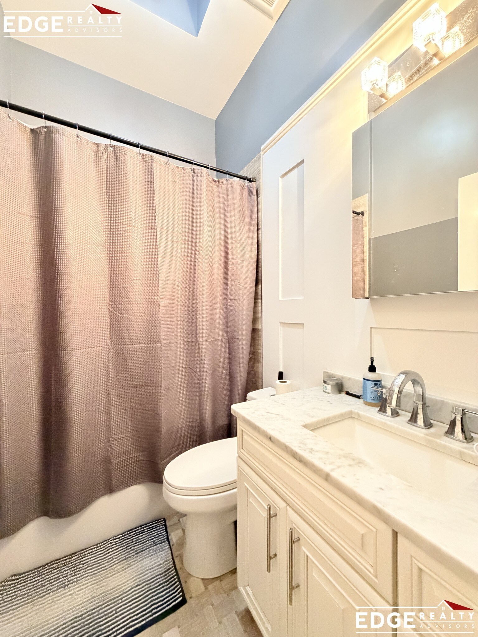 Building Photo - 622 E 3rd St