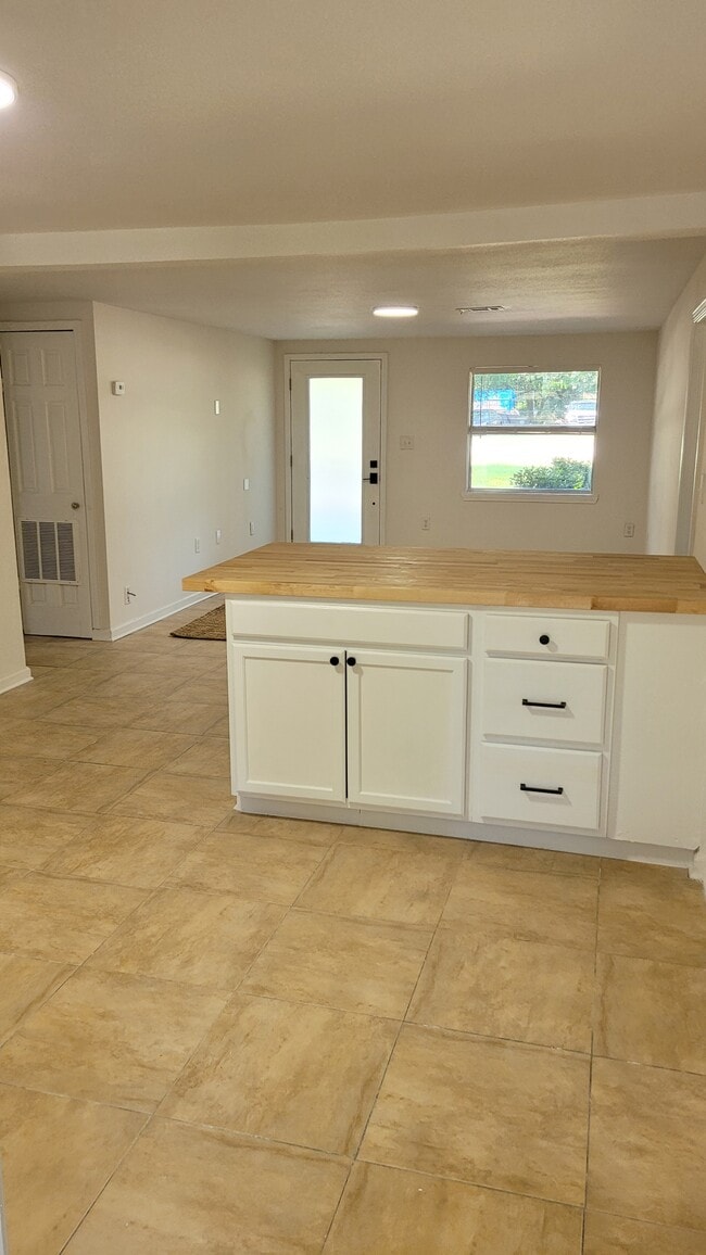 Building Photo - 12 Concordia Blvd