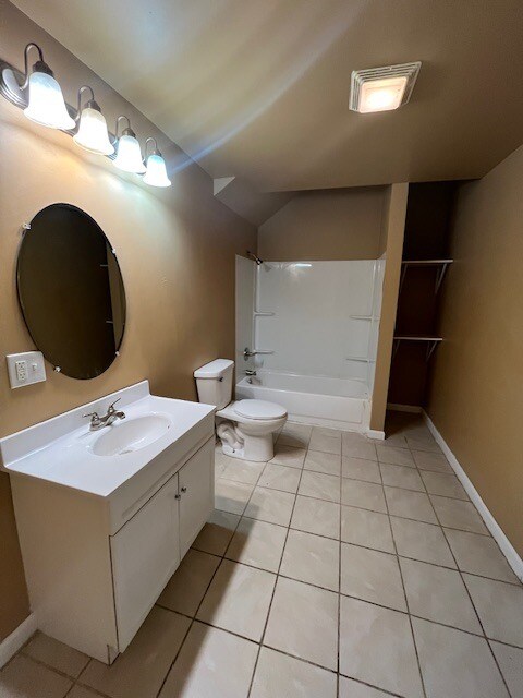 Building Photo - 411 Studebaker St