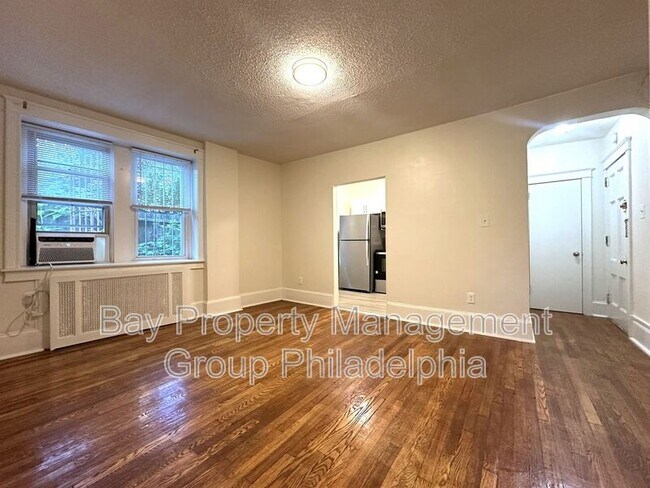 Building Photo - 2809 W Queen Ln