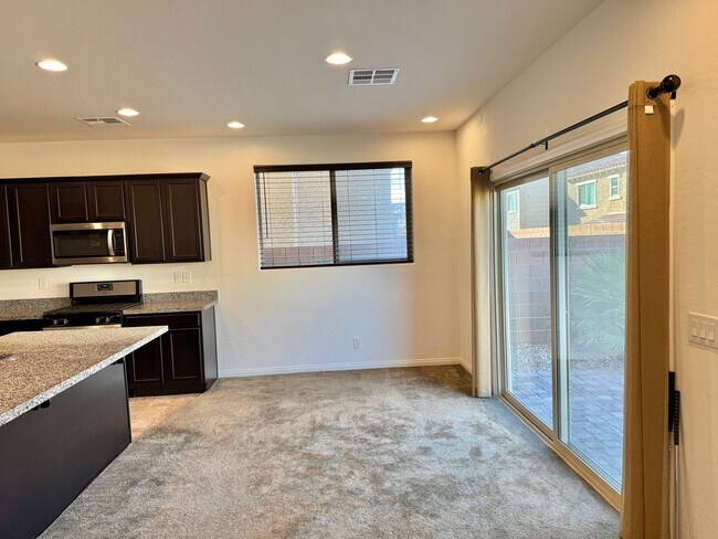 Building Photo - Newer Home with Gated Community Single Fam...