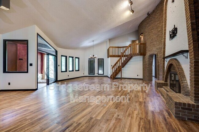 Building Photo - 1382 Hickoryview Ct