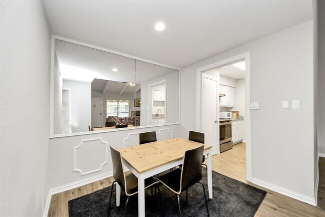 Building Photo - 5711 Sugar Hill Dr