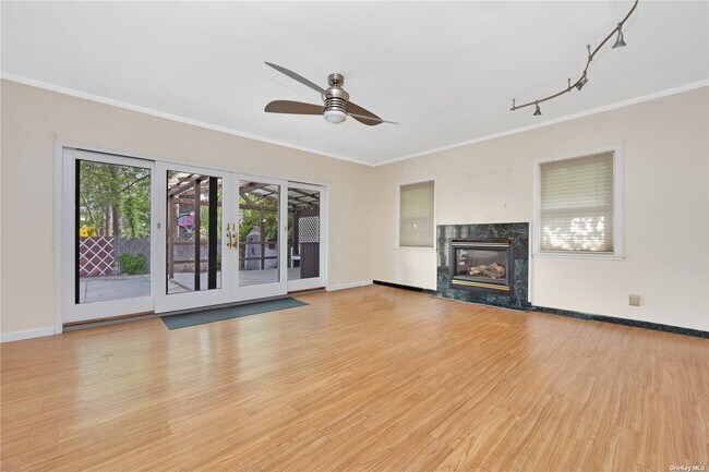 Building Photo - 20 Point Crescent