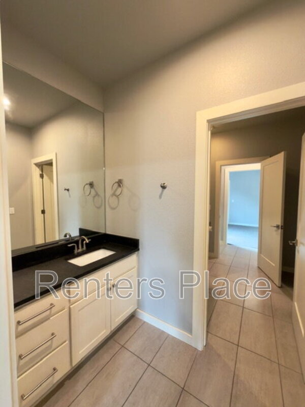 Building Photo - 4001 East 120th St S