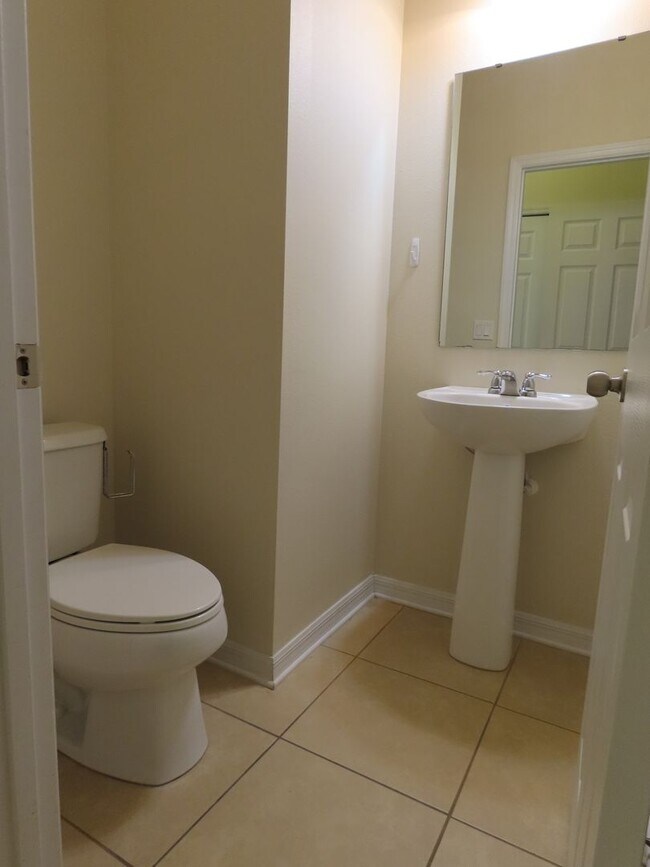 Building Photo - Waterside Point Townhome