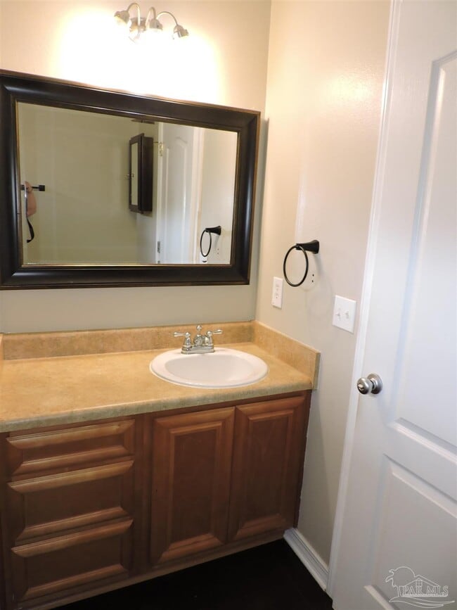 Building Photo - 147 Creekview Dr