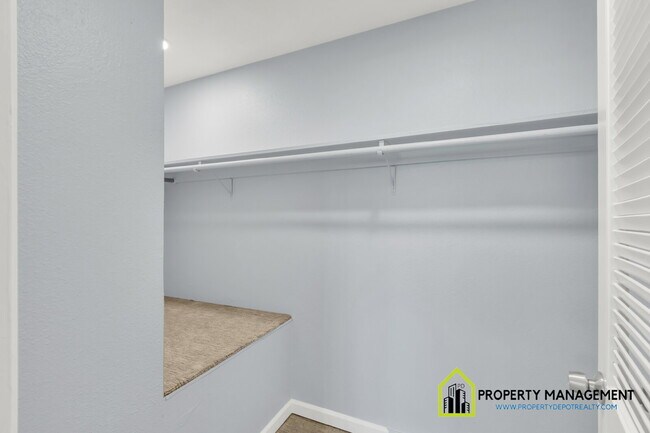 Building Photo - Charming 3-Bed Oasis with 2 Full Baths in Sacramento's Serene Pocket Neighborhood