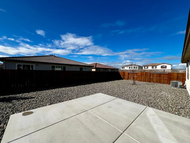 Building Photo - 2035 Greenbriar Dr