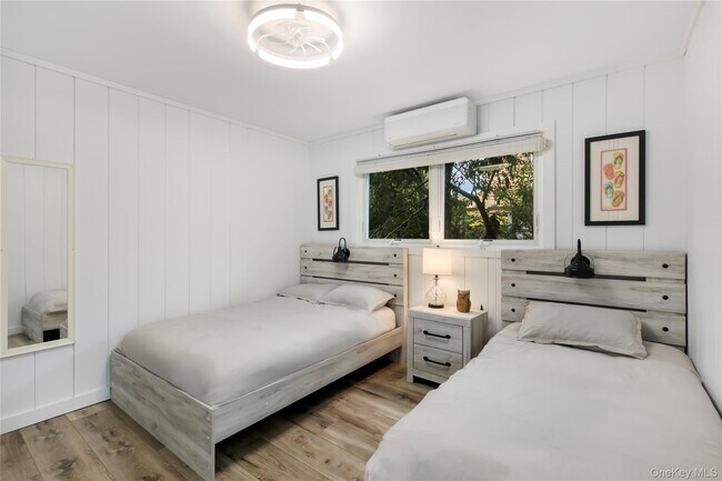 Building Photo - 54 Thompson Ave