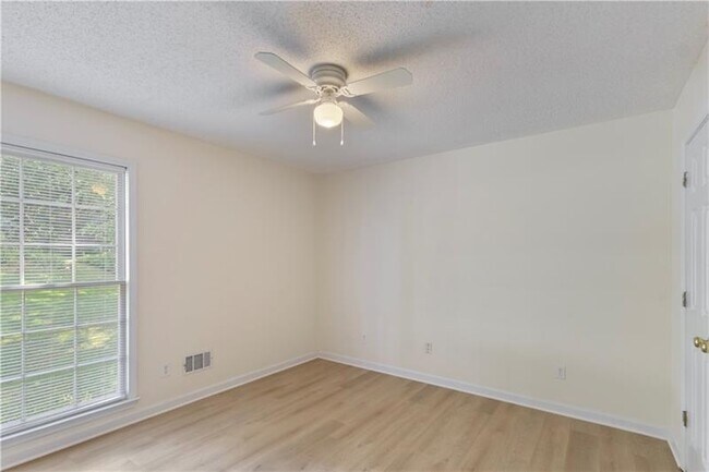 Building Photo - 4565 Ashmore Cir
