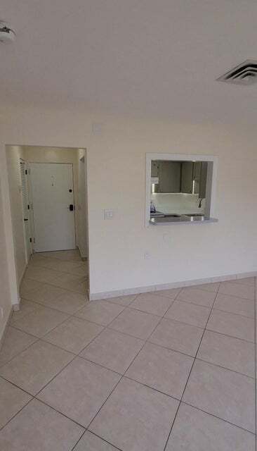 Building Photo - 105 S Riverside Dr