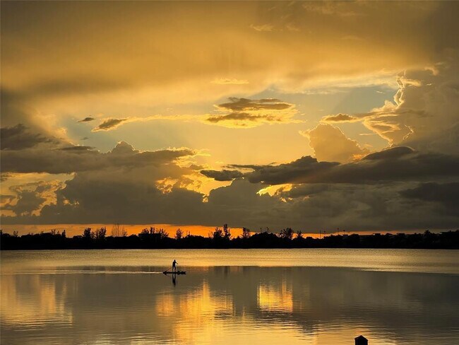 Building Photo - 111 Lake Emerald Dr