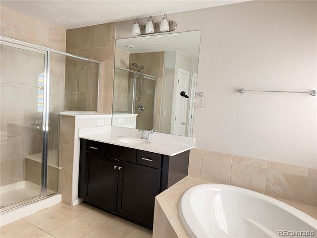 Building Photo - 15937 E Otero Cir