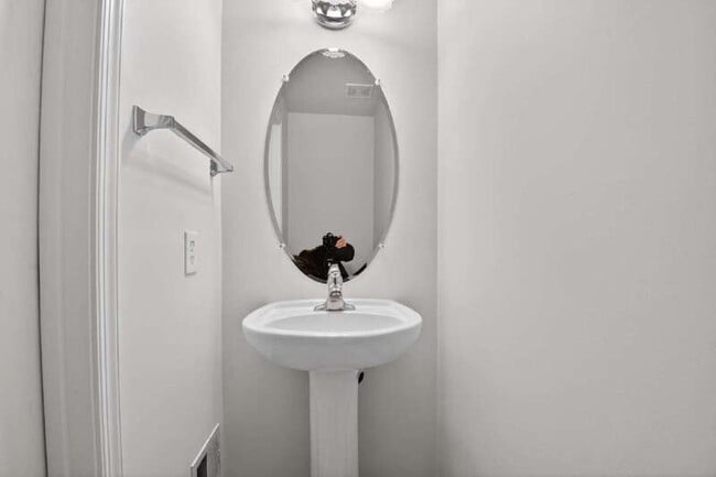 Building Photo - 5023 Village Fountain Pl