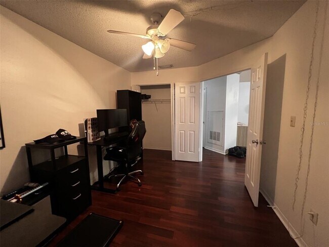 Building Photo - 202 Riverbend Dr