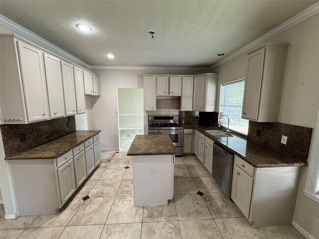 Building Photo - 10310 Sable Trail Ln