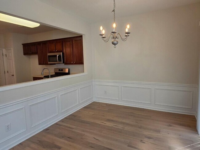 Building Photo - 2378 Fairlie Dr