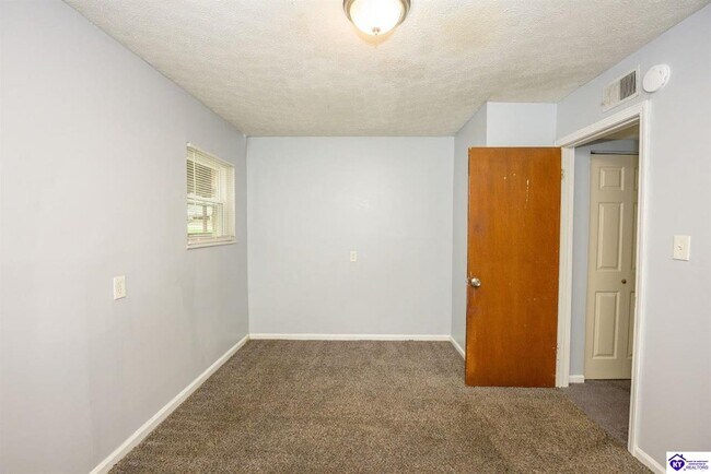 Building Photo - 244 Pinewood Dr