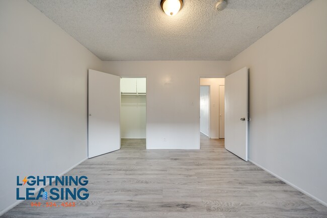Building Photo - 14753 1/2 Vanowen-4B