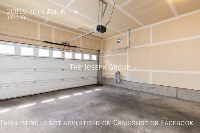 Building Photo - Sun-filled 3 bed/2.5 bath in Lynnwood!
