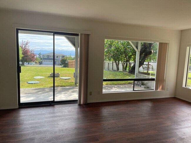 Building Photo - Spacious Admirals Cove Home with Recent Up...