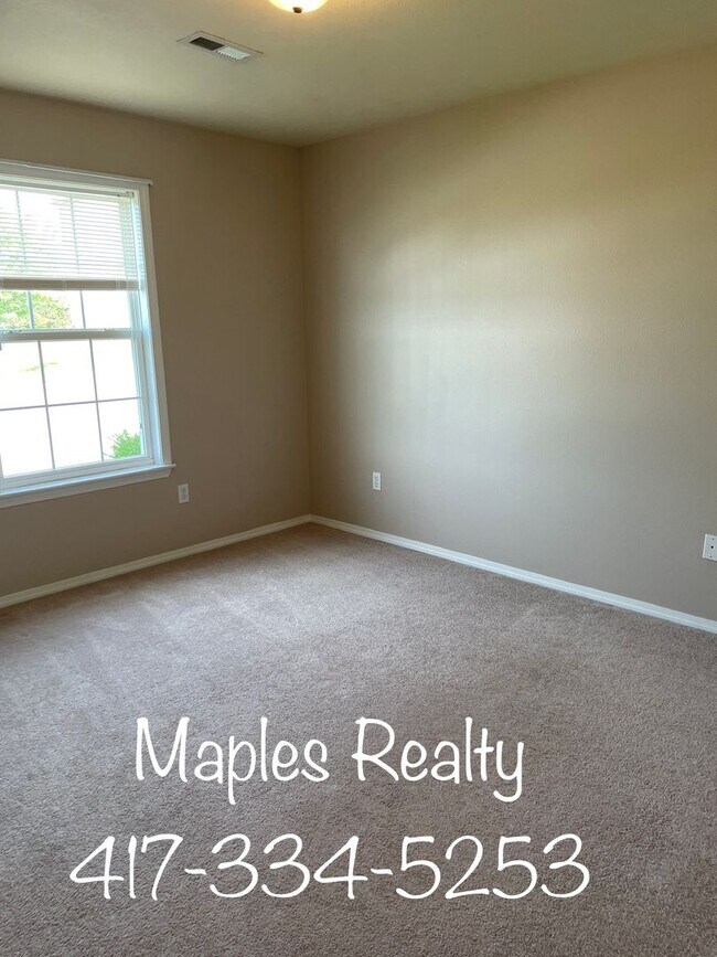Building Photo - 3 BED, 2 BATH SINGLE FAMILY HOME IN HOLLIS...