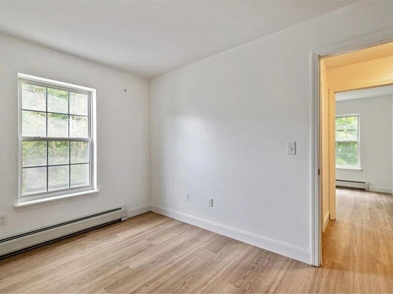 Building Photo - 301 Hildred Dr