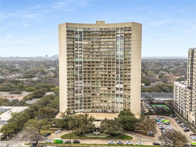 Building Photo - 6211 W Northwest Hwy