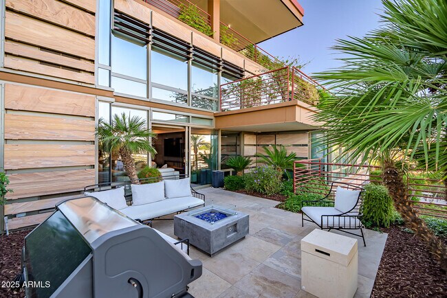 Building Photo - 7167 E Rancho Vista Dr