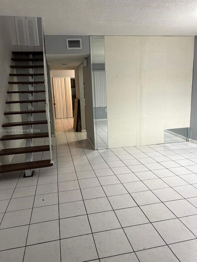 Building Photo - 1082 W 79th St