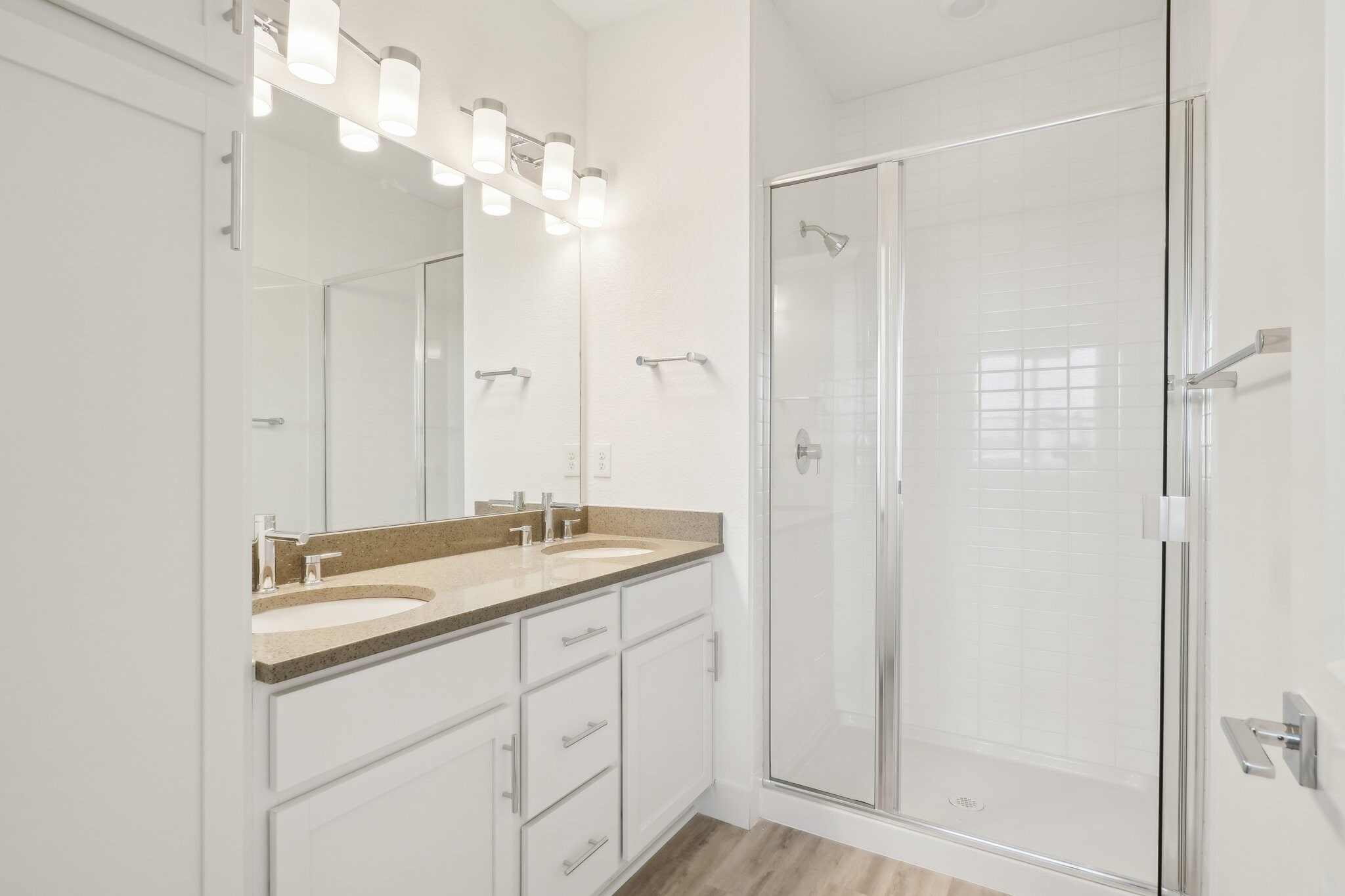 Double vanity Primary bath with private toilet - 3600 S Inca St