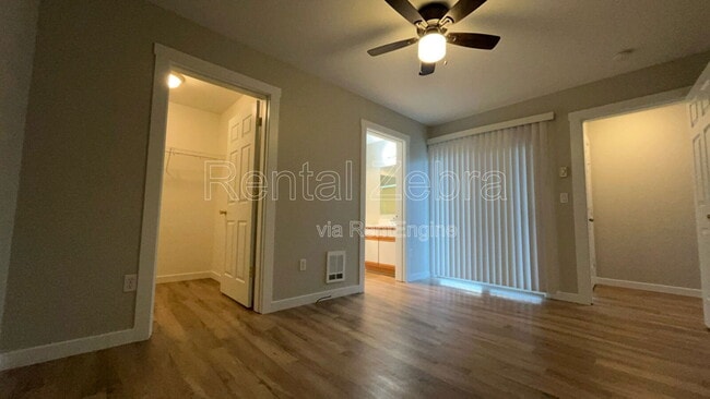 Building Photo - 1945 SW Canyon Dr