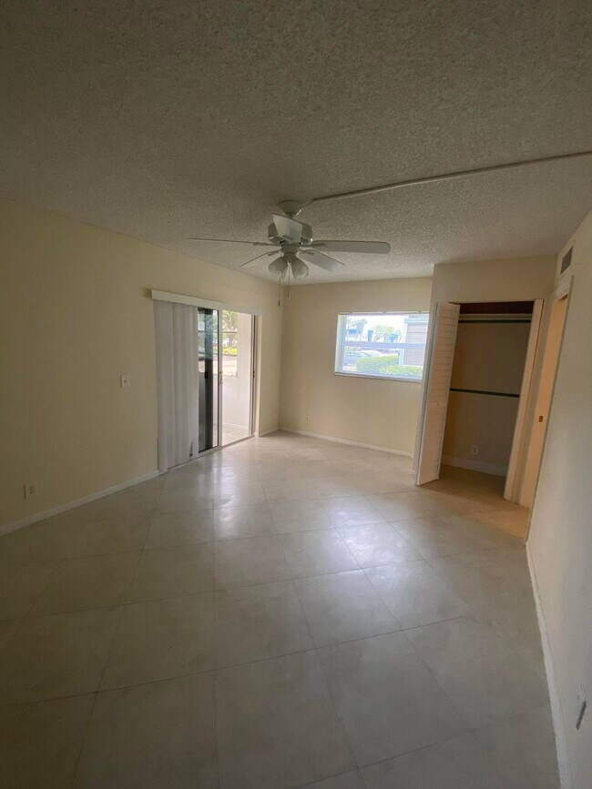 Building Photo - 583 Normandy M