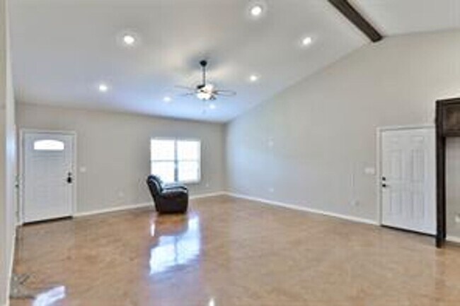Building Photo - 1468 Bettis St