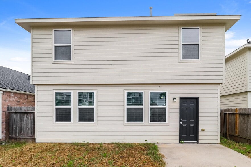 Building Photo - 13007 Echo Landing Dr