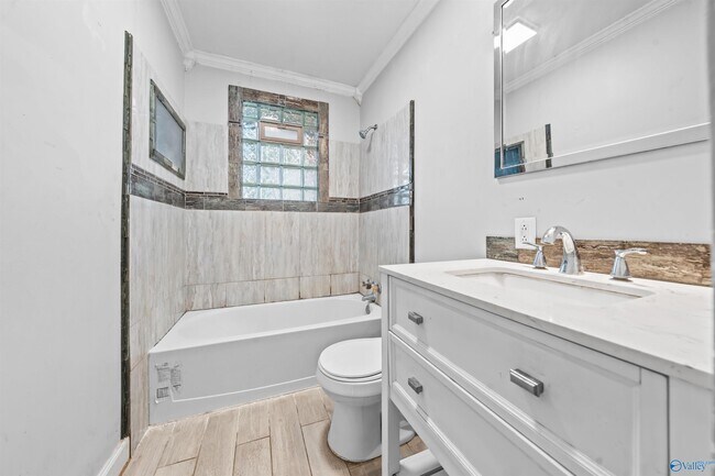 Building Photo - 805 W Arbor Dr NW