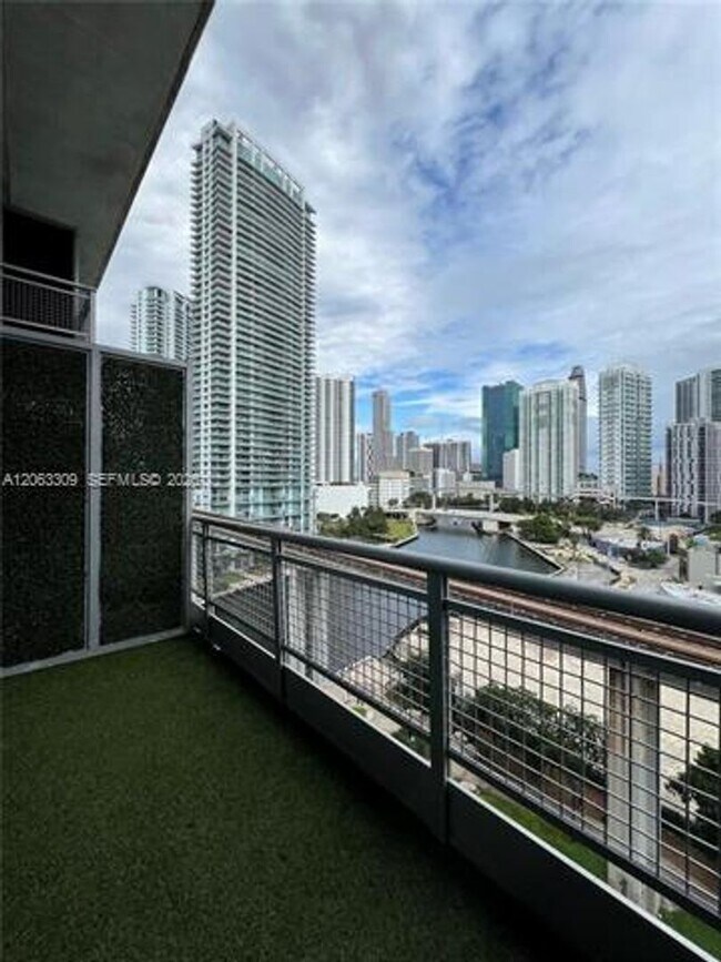 Building Photo - 690 SW 1st Ct
