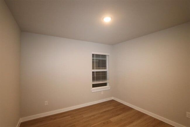 Building Photo - 1558 San Sebastien Dr