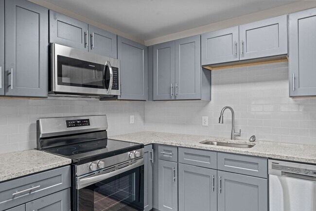 Building Photo - Newly Renovated, Uniquely Yours! Now Leasing 2 bed 1 bath Apartments.